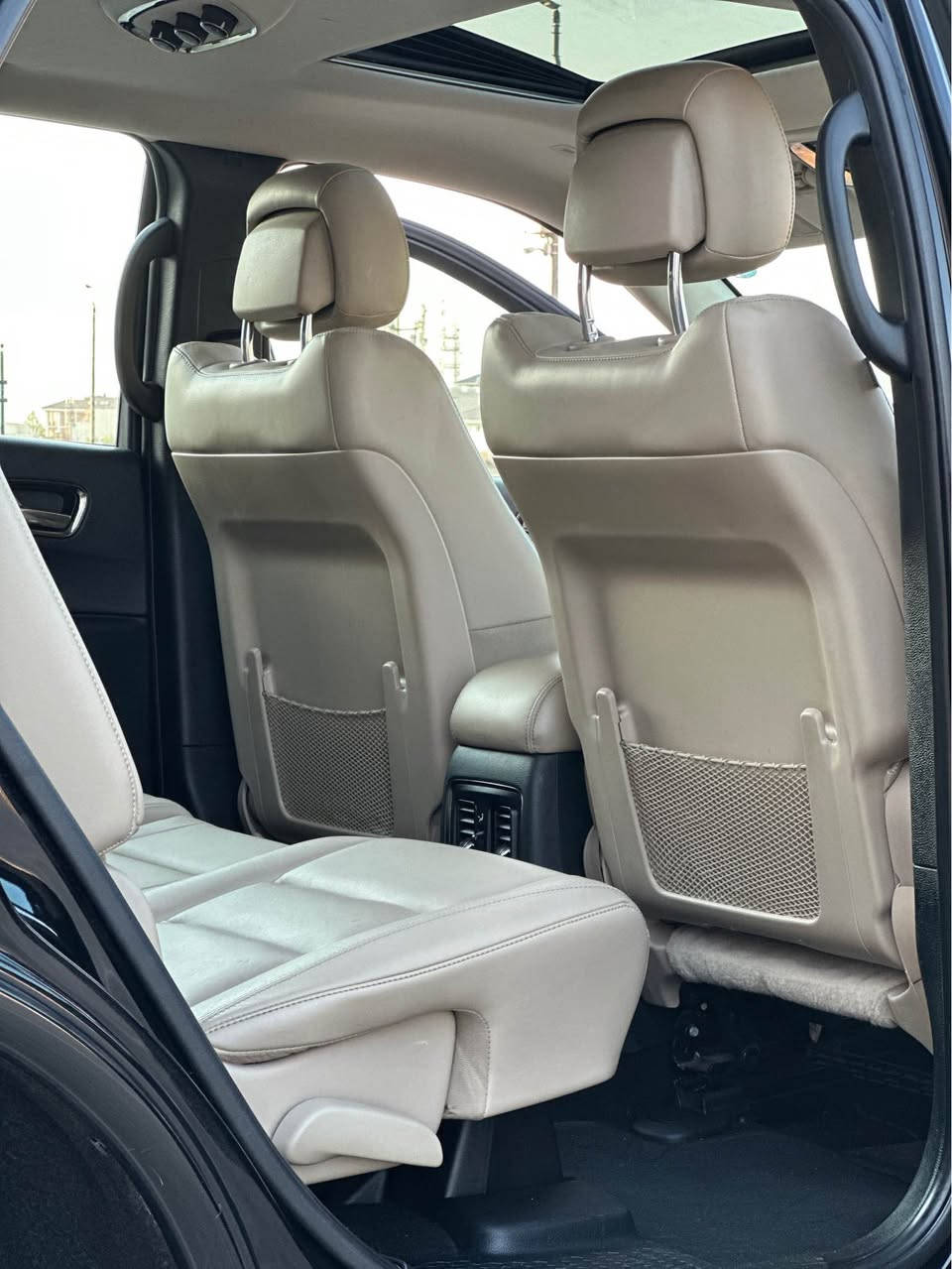 Dodge Durango GT Plus 2020  AWD  ... 3.6liter
سيارة عائلية راقية ٧ راكب

 ملاحضة ⚠️ : سيارة يد واحد من شريكة انطيك بكل ضمانات و بشرط اي فحص يعجبك كفالة عامة 

محرك  : ٦ سلندر تنفس طبيعي ....3.6 liter
قوة حصانية محرك  : 295 حصاتن
تصنيع السيارة  :   وكالة خليجي طلعنا من شركة لحد لان اليد واحد
 ماشي  : ١١٧ الف كيلو متر  
وضع السيارة :  مكفولة كفالة العامة  ...بدون صبغ...بدون رصعة ..بدون تعديل دعامي الي دعامي كفالة علي وضع البيلادي بشرط

مواصفات السيارة  : 
شكل SRT بلادي ....سلايد ....بصمة شغال....داخل بيجي كشنات امامي و خلفي جلد و تدفئة و خزن و كهرباء ... ستنيرن تحكم و تدفئة...شاشة كبيرة تحكم ديجيتال car play و android.... لايت led ... نبريد مركزي ٣ قطع ... نطام قيادة eco + sport .... حساس امامي و خلفي ... كاميرا ..... بصمة ابوب ..... Auto start....گیر اوتوماتيك و عادي ..... padel sheft ....مثبت سرعة .... هوك خلفي 
راديتر كبير مال V8 بلادي وبعد هوايا مواصفات معروفة 

الرقم السيارة : سلیمانیة بأسمي تحويل مباشر 

مكان السيارة : مركز محافظة  السليمانية

سعر مطلوب : ٢٩٣ ورقة مجال السليمانية, العراق
