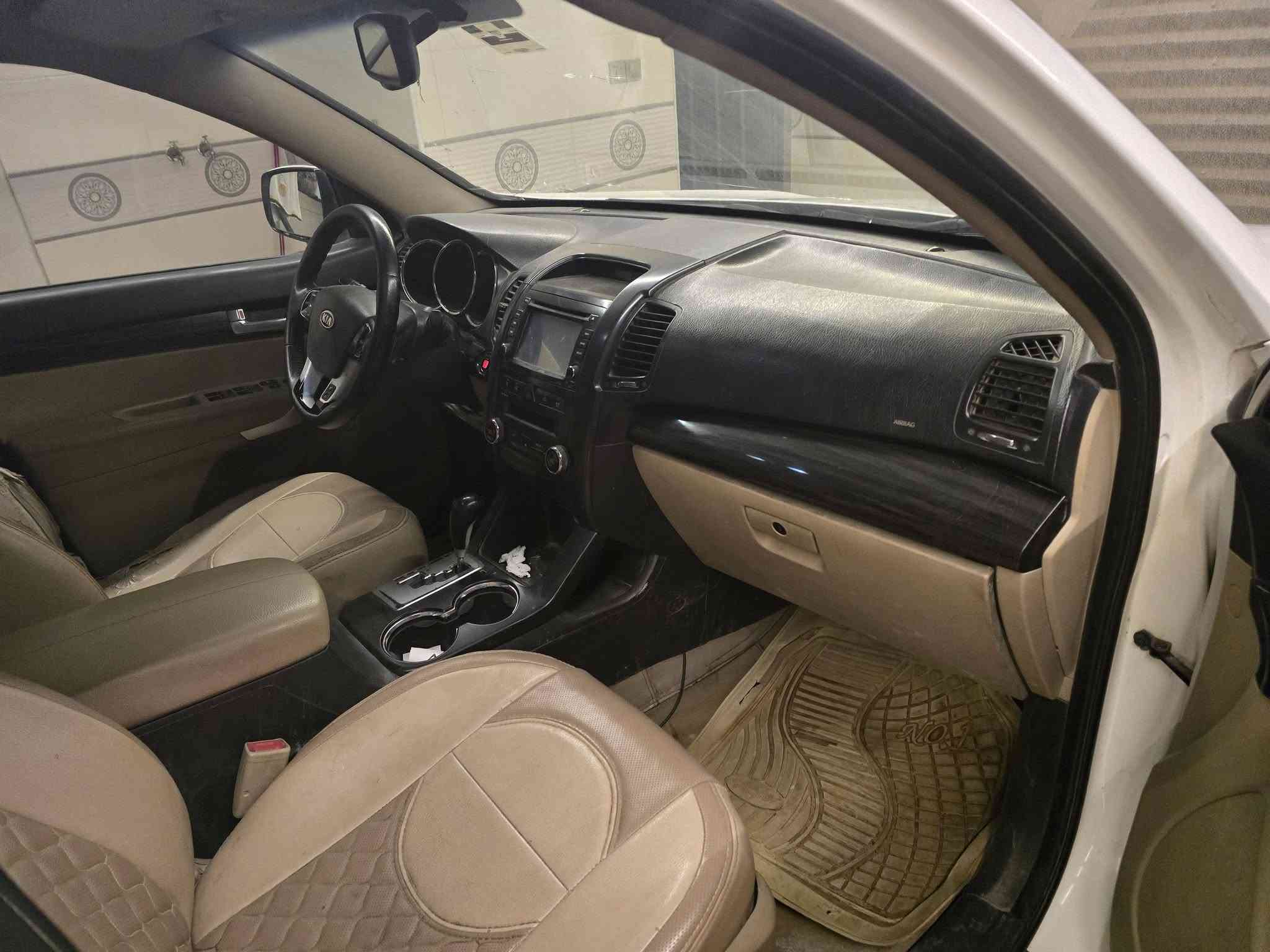 السلام عليكم كيا سورنتو 2011 خليجي محرك 2400cc دوش مواصفات //بصمه/7راكب/تبريدشاشهولمس//مري شفط/اشاره بالمرايه// محرك درجه اولى لاتبخير ولاكلشي /حداديه نظيفه جدا/كير تمام 100% رقم بغداد /السياره بيه حادث من الخلف وتصليح التكم الخلفيه ومصبوغه حزام ونص القماره مصبوغه من الخلف
بجم وشواصي مكفولات  والسعر 88 وبيه مجال الشراي صدك يتصل رجاء بيع فقط@للاتصال/***********/***********
