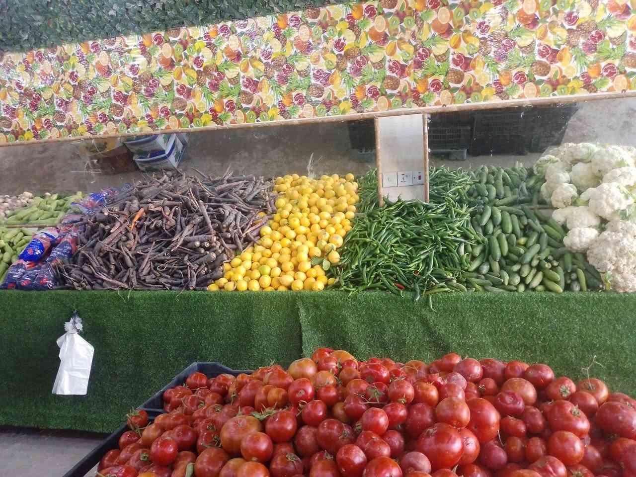 خضروات وفواكه • طماطه • تفاح ورمان