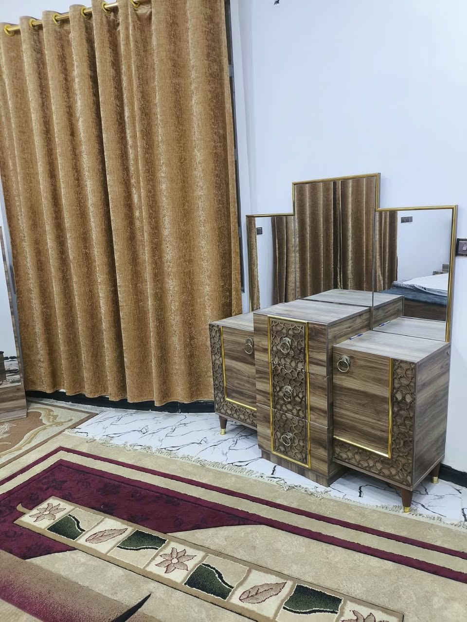 غرفة مشتريها مليون و800 ابيع 550 الف بيها مجال
النجف 
حي السلام
***********
