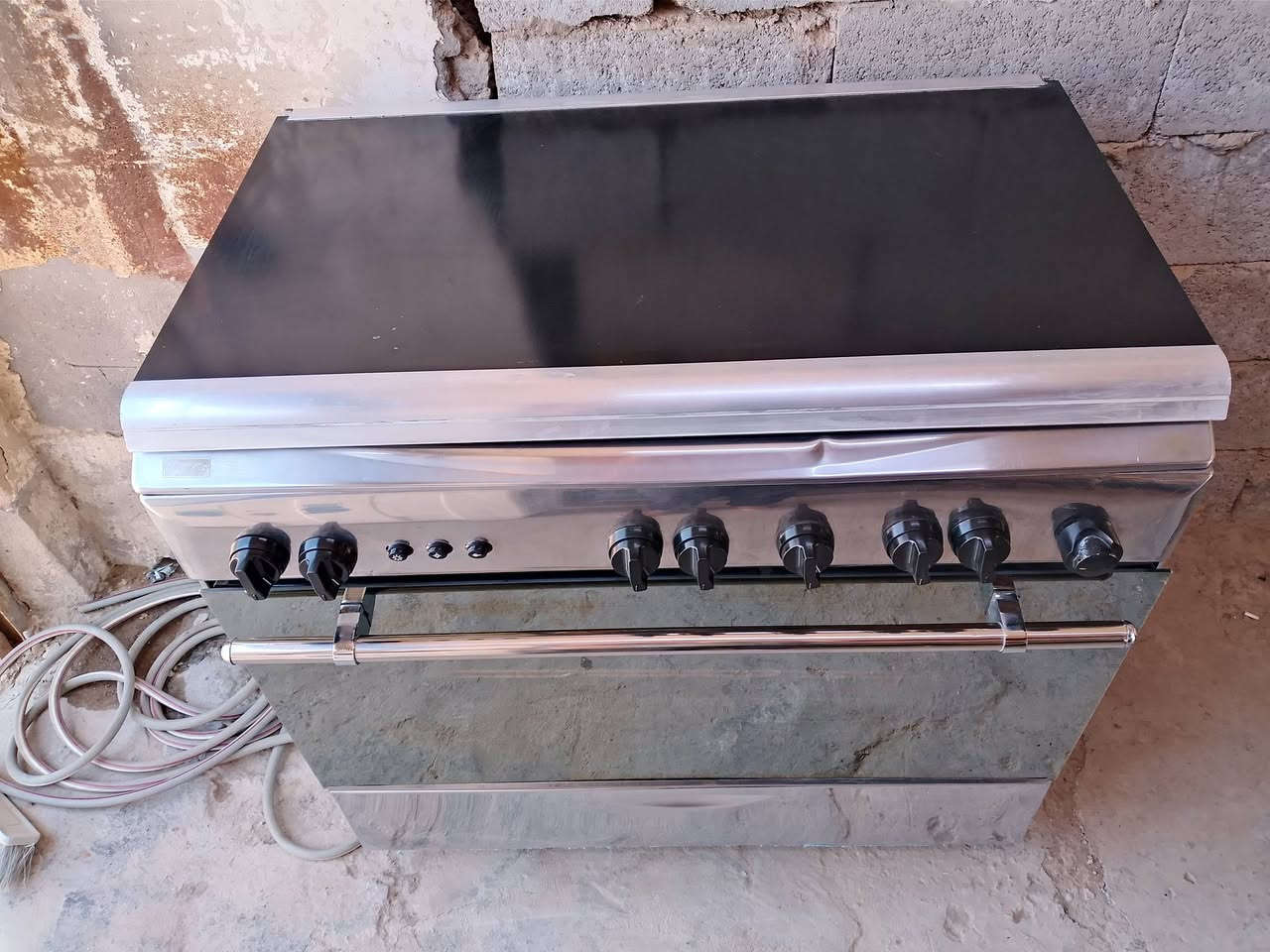 طباخ يونير مصري نضيف ناره زركه
للبيع سعره 200 
مكاني بشارع سالم رقم الهاتف ***********
