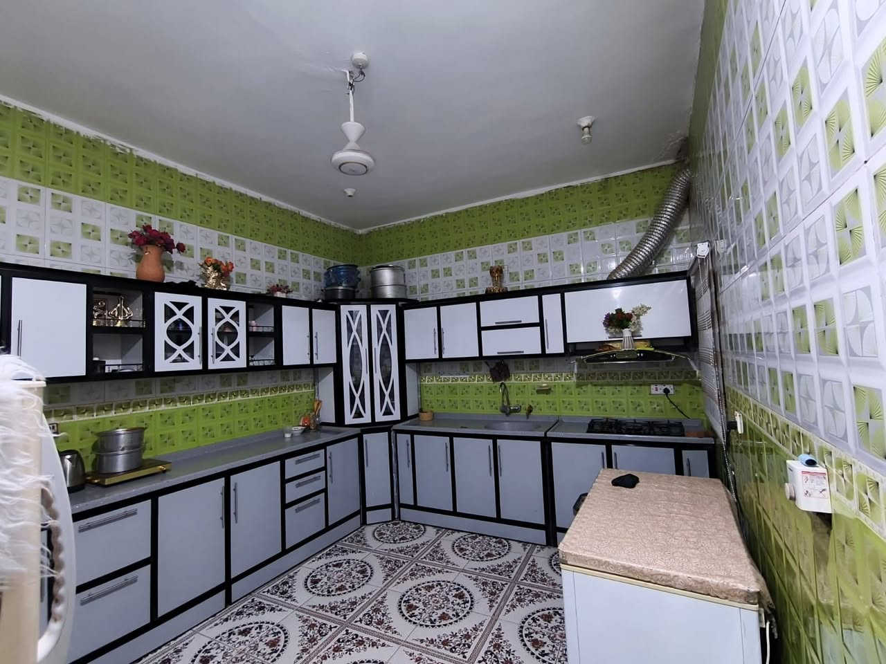 🏡 إعلان بيع عقار — عرض مميز وكلش حلو
نوع العقار: (#مشتمل)  
المساحة: (100م)  
الموقع: (#الطشاش_الثانية)  

━━━━━━━━━━━━━━━━━━  
✨ المواصفات العامة:  
• تصميم هندسي مرتب  
• (طابقين)  
• (شارع 10م )  
• (بناء 2015)  
• قريب من المضيف الرضوى

━━━━━━━━━━━━━━━━━━  
 *💰 السعر: (عند الاتصال) 

 
📞 للاستفسار والتواصل على الرقم ***********
