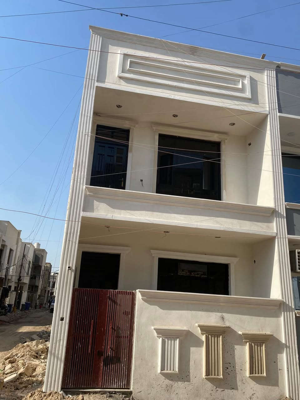 سلام عليكم 
بيت مساحه ٥٠ متر طابقين جديد للبيع 
الموقع زراعي حي العدل قرب مجمع اليمامه السكني 
السعر ١٠٠ مليون 
للاستفسار ***********
