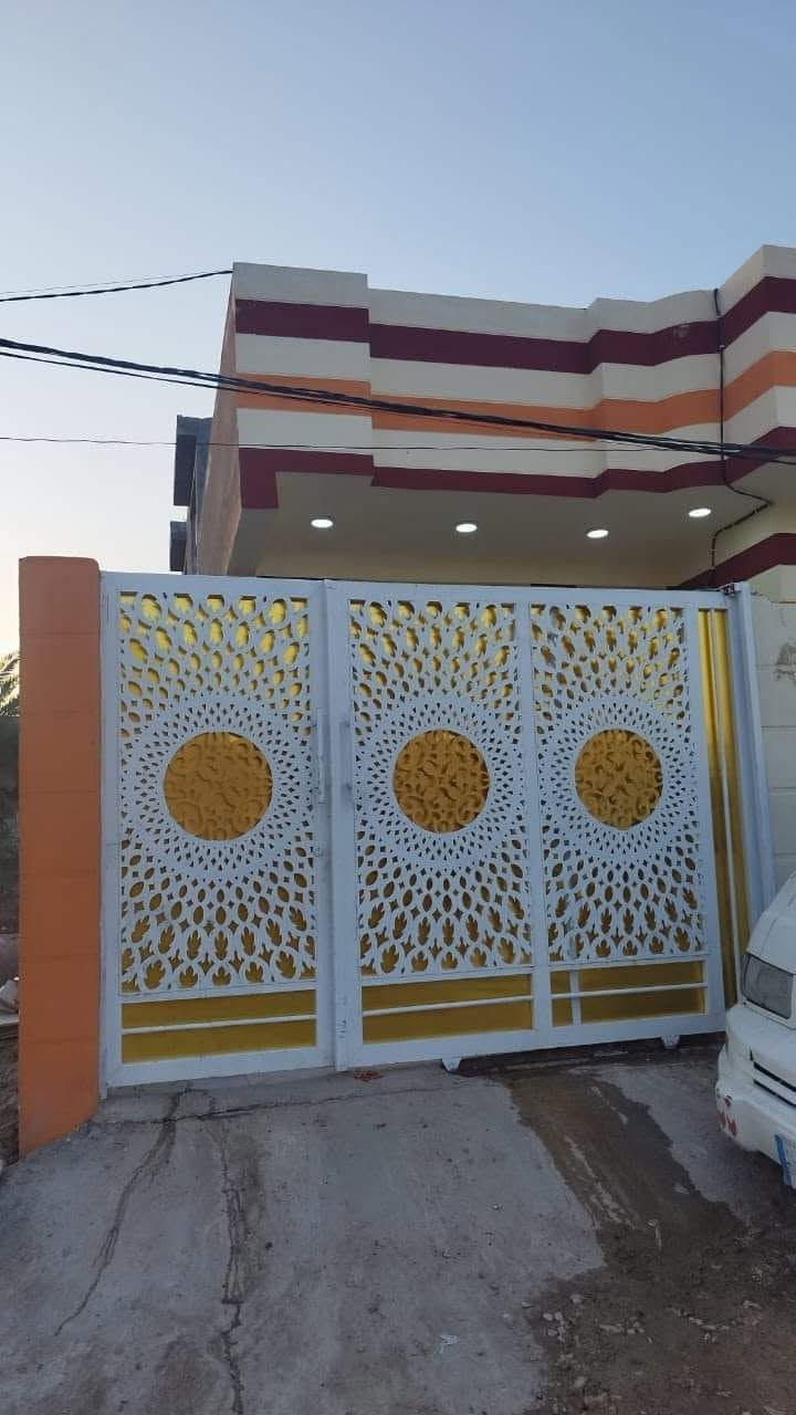 بيت حديث طابقين للبيع البناء طابوك  مساحه ٢٢٠م طابو زراعي سند 25 باسم البائع يحتوي على ثلاث غرف نوم واستقبال ومطبخ ومجمع صحي داخلي وخارجي / الموقع حله حي الجزائر. منطقة الورديه قرب مقام سيد موسى
السعر 100وبيه مجال للتفاوض
// هاتف***********
***********
