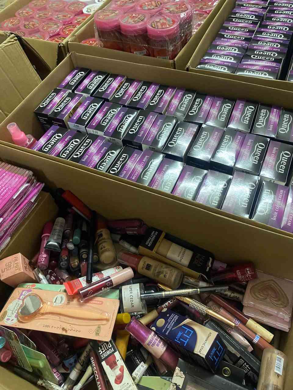 مكياج وعنايه واصباغ شعر 1200 قطعه خلي سعر يرضي الله واخذهن كارتون منهم ماركه ماك اليريدهم يراسل ع الواتس ***********
@إشارة
