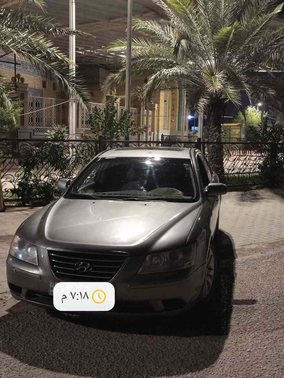 السلام عليكم 
سوناتا للبيع مديل 2006 رقم بغداد دولي مداور ثاني يوم 
مكينه V6    3300
سياره ابيع حزام صبغ 
تبريد ثلج 
حداديه 90%
منضومه زنون 
السياره ما ناقصه برغي 
بيهة جاملغ معدل الخلفي السياره احلا من الصوره 
سعر 75 وبيهة مجال 
رقم ***********
***********
مكان السياره نجف

نص مكتوب في الصور:
- ٧:١٨ م
- 33°C
