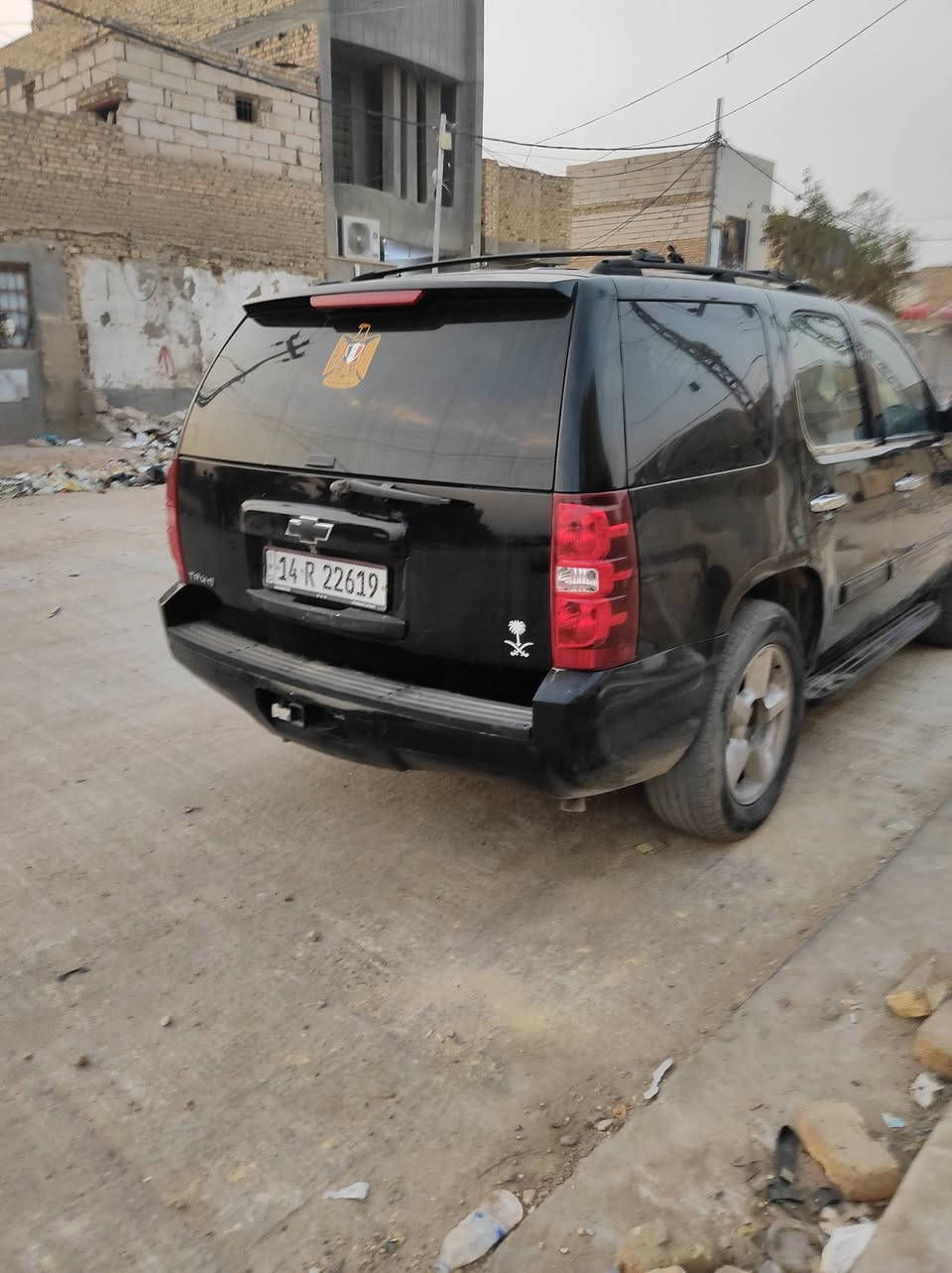 السلام عليكم تاهو بترة لون اسود رقم بصرة جاهزة. حادثها جاملغ الخلفي ومناطق خياس اعتبرها حزام  السيارة كامل مواصفات للاستفسار ع الرقم ***********
