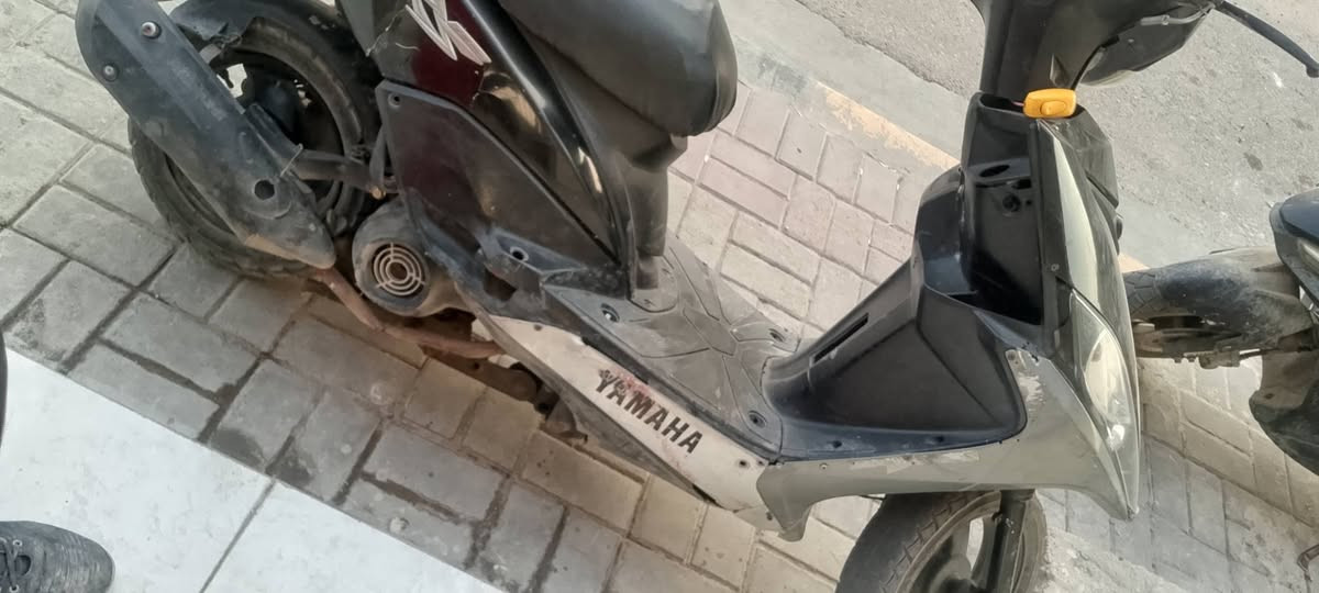 ماكس مضلع حديث
دراجة بيه نزاقص بسيطة 
دشيلي مال سلف ديجلب  وموحود عندي واحد بس ما مبدلة

وايرات الجوزة فالته ومرابجلهة دكمة بس سويج موجود وتففل ستيرن 
ونقص قمجي مال كيلو متر 
نواقص بسيطة 
وكفرات شوية تعبانة 
عارضه ب٤٠٠ وبيه مجال 
شلعه ومعدل فول لا تأخير بالشتغيل لا تبخير لا تنقيص 
مكاني بدورة 
***********
