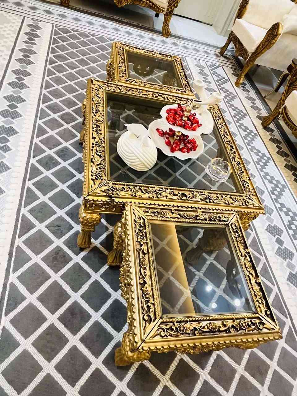 سلام عليكم 
تخم كلاسيكي ملكي جديد صار 3 اشهر من مشتري ما مستخدم ابد 
نظيف خالي من اي خلل  او عيب
10 قطع مع ثلاث طبلات وسطيات 
السعر( 750) وبي مجال
