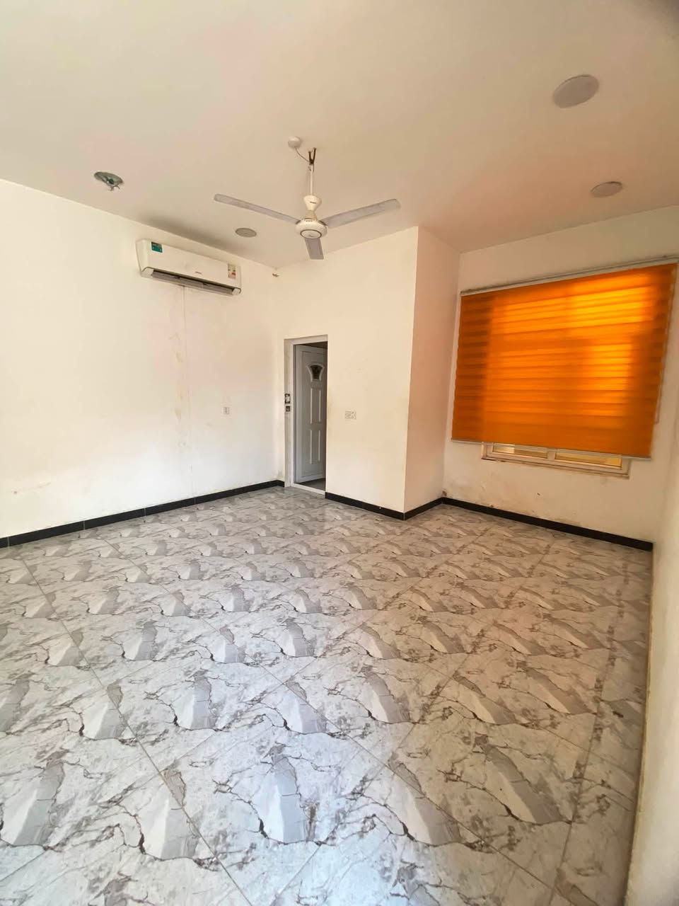دار لإيجار مساحه 225متر يحتوي على غرف نوم(1) 🛌 +ستقبال+مطبخ+كراج اوحديقه +صحيات عدد ٢ 📍العنوان بغداد الدوره مدخل البوعيثه شارع المجزره خدماته ماء او كهرباء اوتبليط الاستفسار *********** سعره 600قفل

