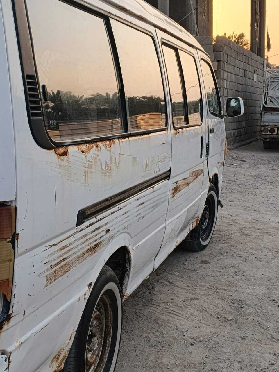 سلام عليكم سيارة فتون للبيع موديل ٢٠٠٩مكينه كير تاير كله جديد والبدي شوف العين رقم ذيقار السعر  ٣٠وبيها مجال قليل للشراي مكان بصره أبي الخصيب الاستفسارات الاتصال على الرقم ***********
