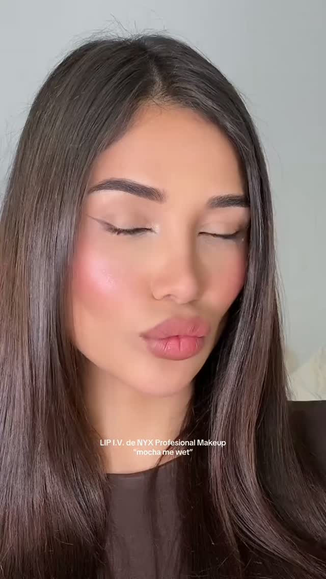 گلوس من NYX

#كربلاء #ترند #مشاهدات#اكسبلورexplore #العراق

نص مكتوب في الصور:
- LIP I.V. de NYX Profesional Makeup "mocha me wet"