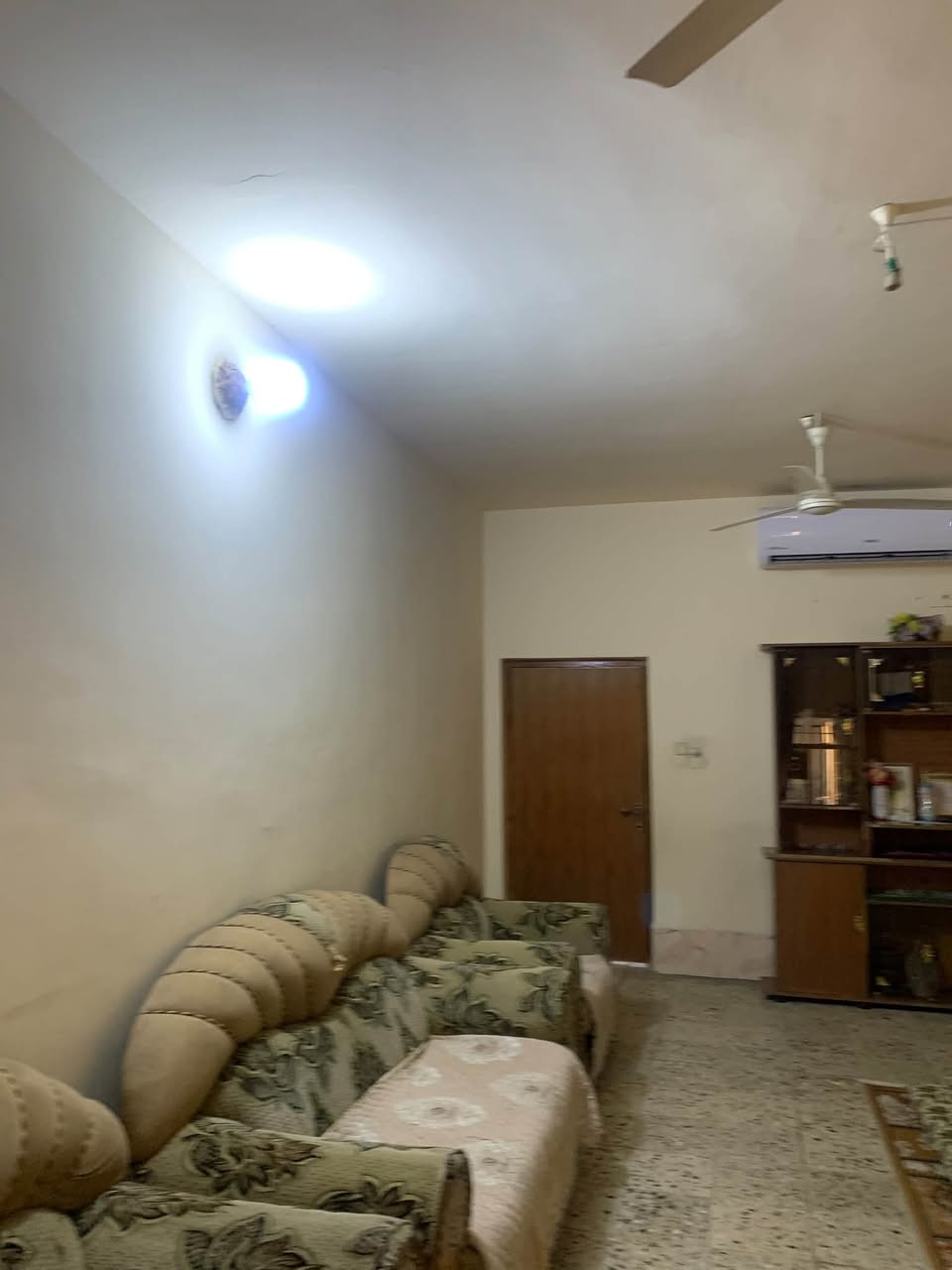 🏠 بيت للبيع – الجغيفي الأولى | الفلوجة

📍 الموقع: الجغيفي الأولى – قرب مدرسة الرصافي
📐 المساحة: 200 م²
📏 الواجهة: 10 م
📏 النزال: 20 م
شارع:15متر 
🏡 مواصفات البيت:
• 4 غرف نوم
• صالة
• استقبال
• حمام داخل وخارج
• بناء البيت  80

💰 السعر: 195 مليون دينار
💵 يوجد مجال للتفاوض للجادين

للاستفسار تواصلوا معنا عبر ارقام 
***********
#الفلوجة.   #عقارات
