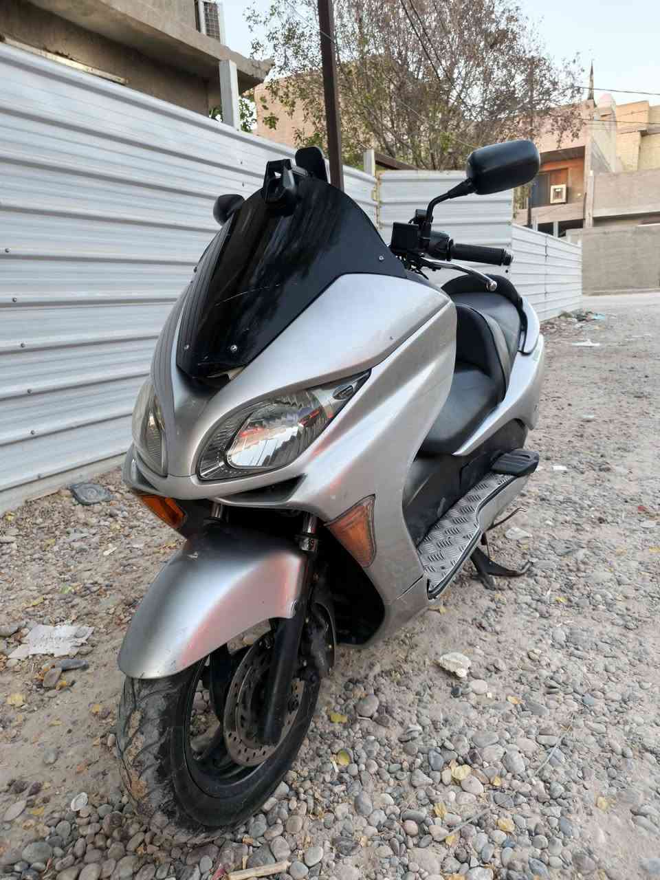 فورزه 9.0 كرستال دراجة نضيفه مابيهه كل نقص عمية كهربائيات كلهه شغالة لايت زنون دبل اشارة مكينته خرسه اوراق موجوده  السعر 950 بيهه مجال بسيط للشراي مكان بغداد الشعلة شارع 60 رقم ***********
