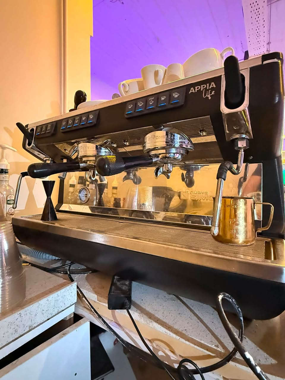 ☕️ للبيع ماكينة باريستا إسبريسو احترافية Nuova Simonelli Appia Life – 2 Group 🇮🇹

ماكينة Nuova Simonelli Appia Life الإيطالية، من أشهر الماكينات التجارية المستخدمة في الكافيهات والمطاعم والمشاريع الاحترافية، وتتميز بالقوة والثبات في الأداء.

🔹 الموديل: Appia Life
🔹 الماركة: Nuova Simonelli 🇮🇹
🔹 2 Group للعمل المتزامن
🔹 نظام Volumetric / Automatic
🔹 2 عصا بخار احترافية
🔹 2 مخرج ماء ساخن
🔹 مناسبة للكافيهات والمطاعم ومحلات القهوة
🔹 تتحمل ضغط العمل اليومي العالي
🔹 تصميم احترافي ومتين
🔹 الماكينة مستعملة ولكن بحالة ممتازة جدًا وجاهزة للعمل مباشرة بدون أي مشاكل

✨ جاهزة للتشغيل الفوري، مناسبة لمن يريد ماكينة أصلية قوية من ماركة إيطالية معروفة وموثوقة في عالم القهوة، وتعتبر خيار مثالي للمشاريع الجديدة أو التوسعة.

💰 السعر: 3,600,000 د.ع (قابل للتفاوض البسيط)

📍 الموقع: بغداد – زيونة
📞 للتواصل: ***********

📣 للاستفسار أو المعاينة يرجى الاتصال مباشرة أو مراسلتنا على الرقم أعلاه
🚀 لا تفوت الفرصة – ماكينة احترافية جاهزة للعمل فورًا!

Nuova Simonelli Appia Life 🇮🇹
قوة وثبات وجودة للمشاريع الاحترافية ☕️
