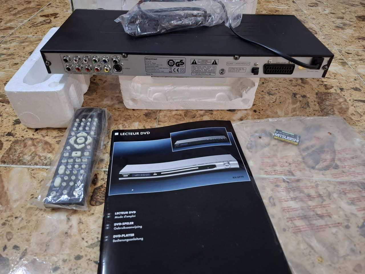 مشغل اقراص خارجي CD/DVD جديد أصلي أمريكي 🇺🇸 شرط الضمان والفحص ويعمل بخاصية COUT/USB/DC / ويشتغل من الموبايل  ويشغل  cd/dvd  تسجيل جميع الامنافذ بيه سعرة [ 40 ] ألف يوجد توصيل اتصال [***********]
