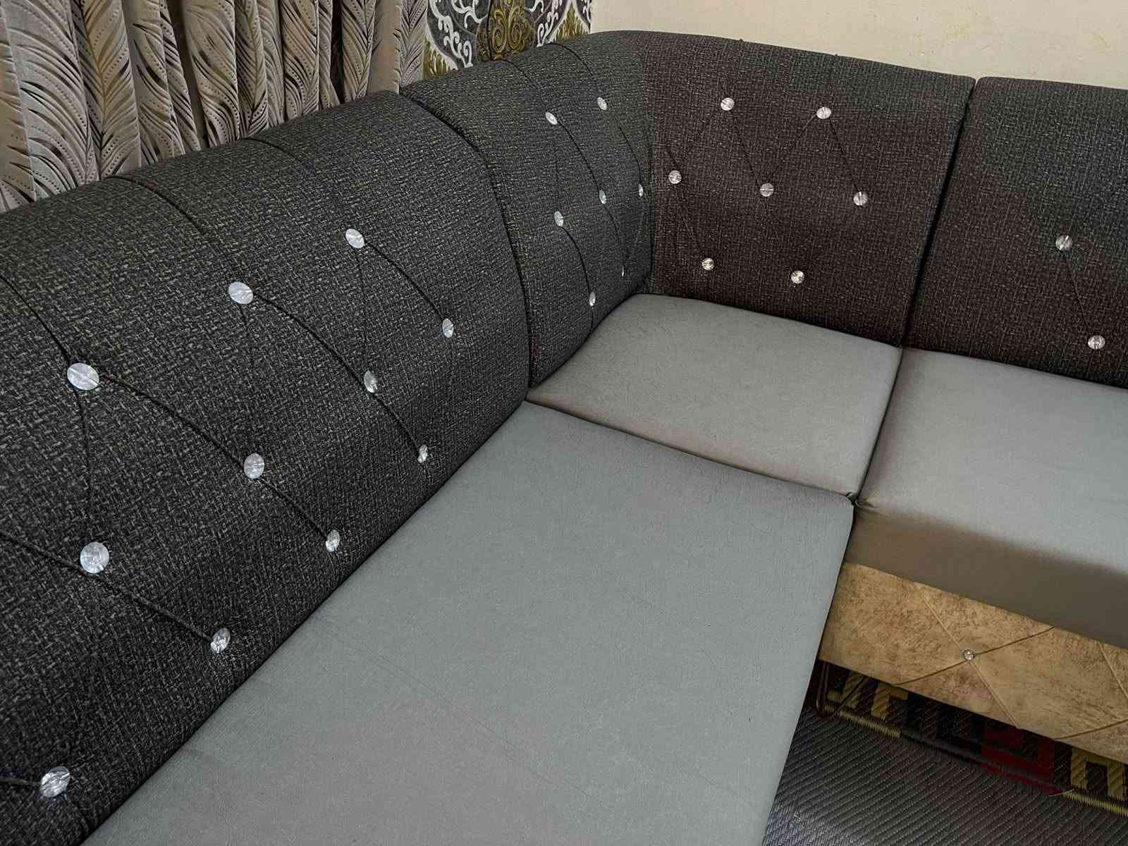 ديوان ١٣ مقعد • استعمال قليل • بلوك اسود
