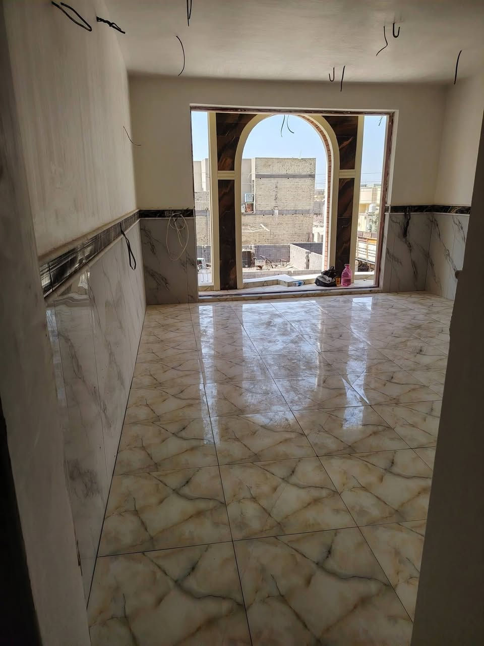 خلفه سيراميك درجه اولى الارضيات وجدران 5000 آلاف عملي في كل مكان ***********
