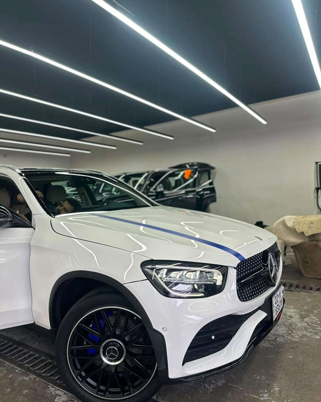 مارسيدس GLE 300 موديل 2022
ماشيه ٢٠ الف السيارة جديدة
نفس الوقت رخيص لان بيها 👇
اجزاء متضرره ٣ قطع وارد امريكة

اللوحه اربيل خصوصي 
المحرك 2.0T

السيارة فول مواصفات 
فتحة سقف بانوراما 
كشنات جلد وكهرباء وخزن
تدفئة تبريد كشنات فول تحكمات
رادار وحساس وكاميرات 360 درجة
ناقل المحرك اوتماتيكيه
عدد المقاعد خمسة

🛑السعر سوي تعليق يصلك تلقائي
رقم هاتف ***********
