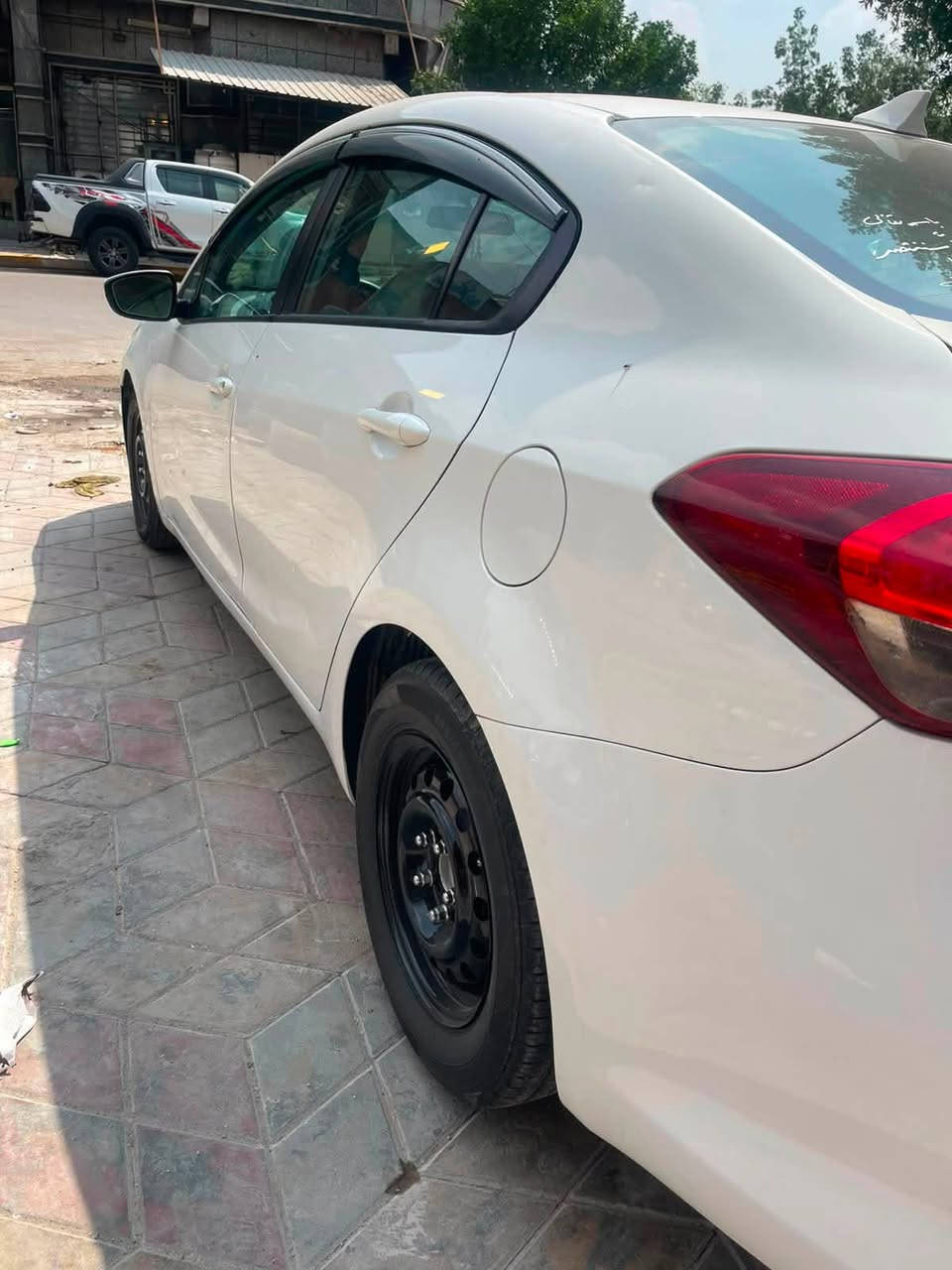 فورتي موديل ٢٠١٧ سياره كلش جديده حادثها خلفي موضح بصور بيع فقط بدون مراوس عاضرها ١١٦ ورقه وبيها مجال قليل ‭***********‬مكانها بغداد. الجديده
