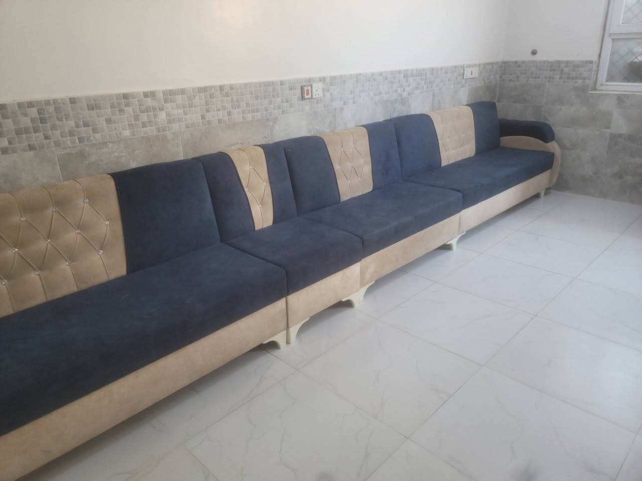 ديوان للبيع نضيف عشر مقاعد ***********
