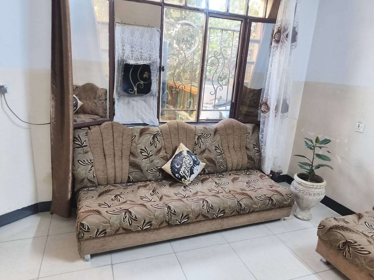 تخم للبيع نضافه فول الخشب عراقي باب اول ويجي 6قطع مع الزاويه
السعر 350و بي مجال 
الموقع موصل حي الشيماء 
تواصل واتساب فقط ***********
