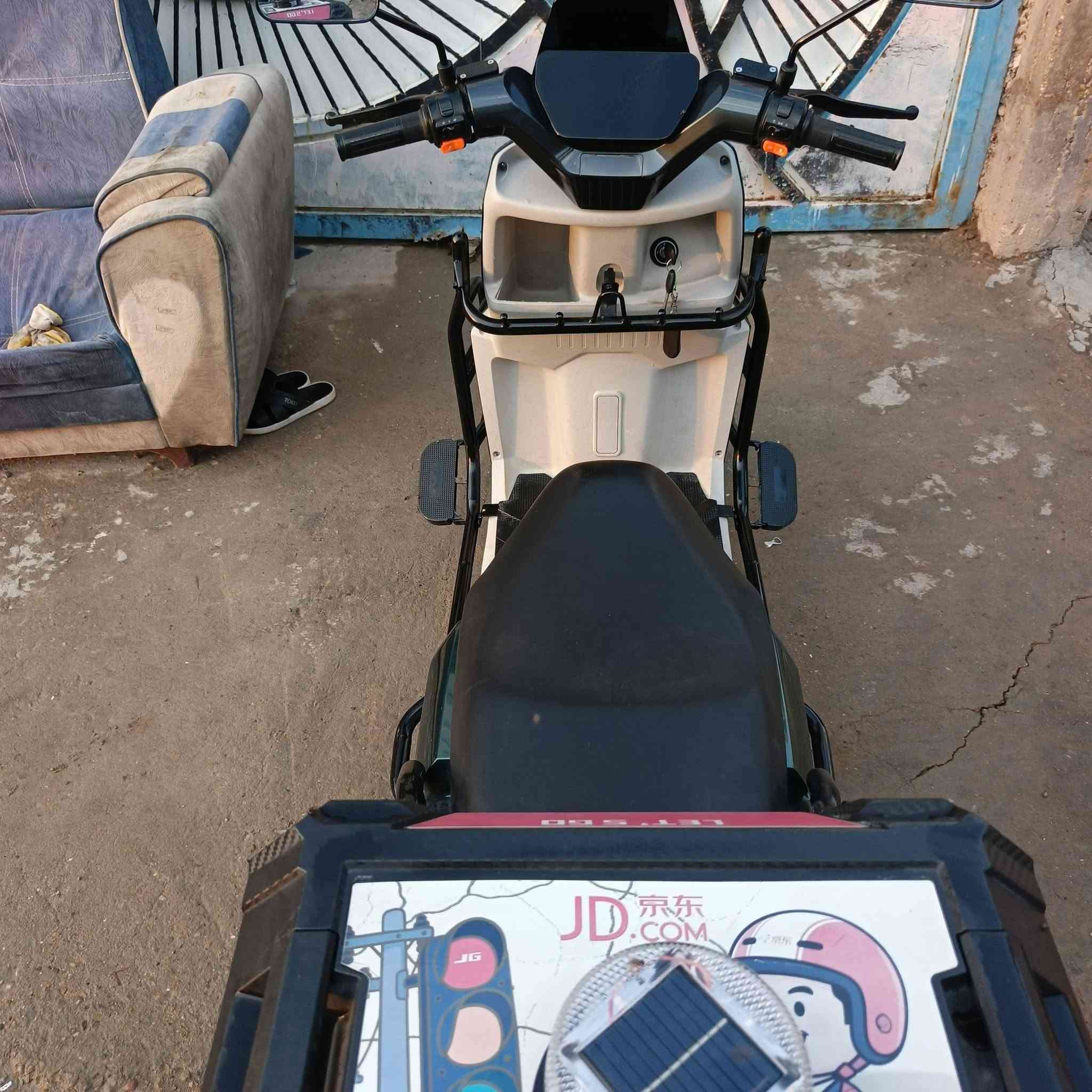دراجه شحن للبيع أخت الجديدة درع حماية رجوع للخلف صندوق هواي بيهة مواصفات ماعرفهن تمشي 80كيلو حقيقي ٦ بطاريات مسطره نوع كرافيه مستخدمه شي قليل لايت زنزن على ناصي السعر 1150وبيه مجال بسيط تعال خاص ودلل ***********واتساب المكان بغداد ابو غريب غرب مجمع بدور لاستفسار على خاص

