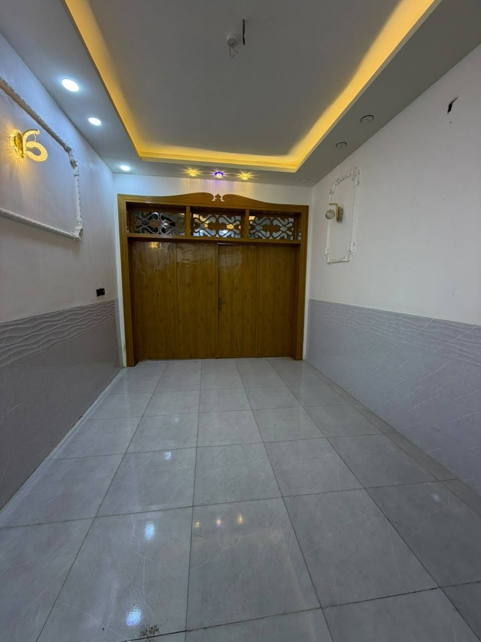 🎁يا الله بيت للبيع خلف
شارع مجمعات 100متر طابق ونص مطلوب المصرف العقاري 
تطلوعه 45وبي مجال 
لاستفسار سيد محمد ***********
