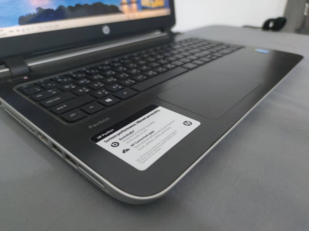 لابتوب hp pavilion
معالج intel كوراي7
رام 6 كيكا 
هارد 240 نوع SSD السريع 
حجم الشاشه كبير 15.6 انج
كيبورد عربي انكليزي ليزري 
ويندوز 10برو 
ملحقات شاحن الاصلي مع ماوس 
متوفر توصيل لجميع المحافظات 
تواصل عبر واتساب ***********
