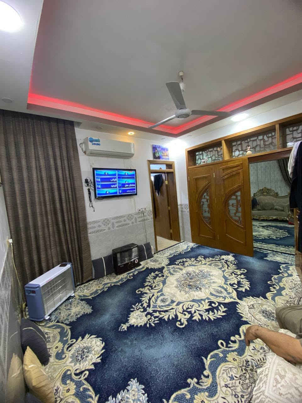 🏡 للبيع بيت سكني نظيف جداً – فرصة مميزة
📍 الموقع: كربلاء - حي السلام
✨ البيت يقع على ساحة

💰 السعر: 190 مليون

📐 المساحة: 100 متر
🛏️ 3 غرف نوم
🚿 3 مجاميع صحية
🏠 بناء 2022
✨ ديكورات جميلة وتشطيب مرتب
🧹 البيت نظيف جداً وجاهز للسكن
💡 يحتوي على صالة ومرافق متكاملة ومناسب للعائلة.

📸 الصور توضح حالة البيت وتشطيباته على الطبيعة.

📞 للاستفسار ومعرفه المزيد ***********
