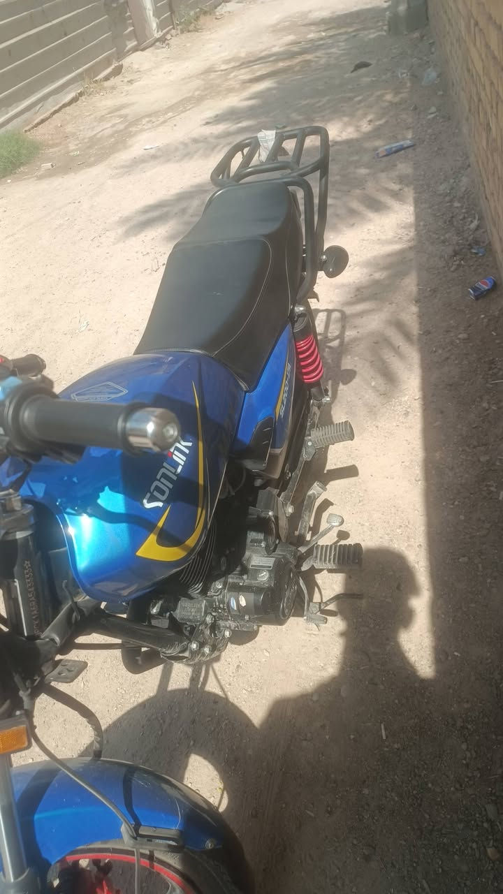 سلام عليكم
دراجه سونك لل بيع مديل 25 مكينه 200cc امانت الله ماخذه من معرض واحد و 100  بس مبدل هاوزن مال ايراني / ورايده 950 وبيه مجال حك الجيه / مكاني شهداء البياع رقمي ‏‪***********‬‏
