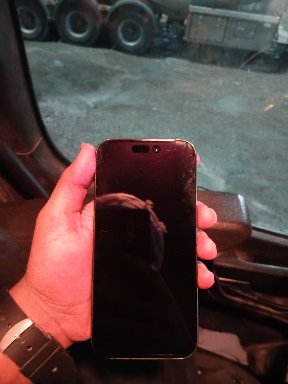 آيفون ١٥ برو • ١٢٨ • ضهر مفطور
