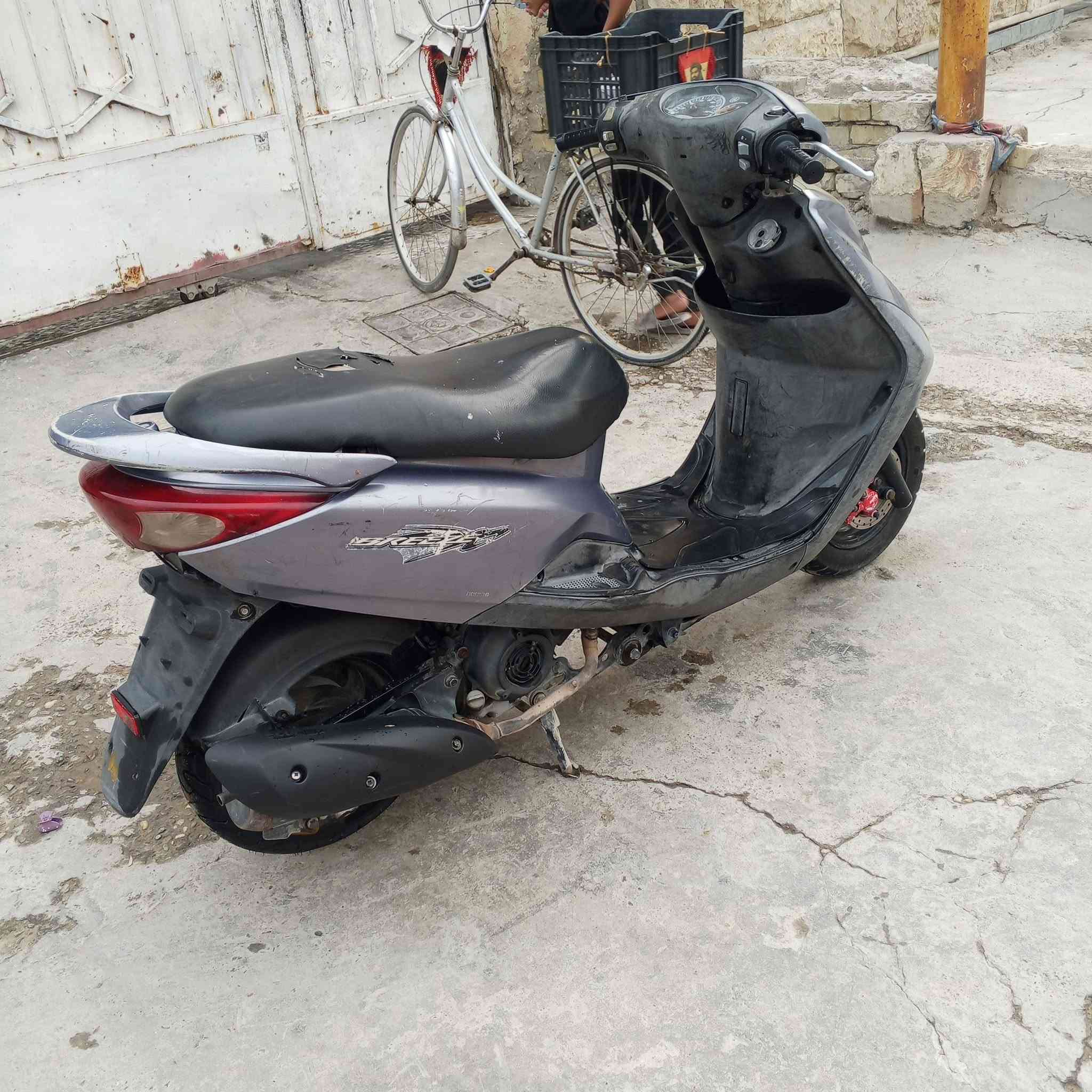 بريز نوزل اي نقص مابيها درجه نضيفه وكله بلادي ختم واحد كله شغاله سرعته 140 لسعر 650 بغداد المشتل***********
