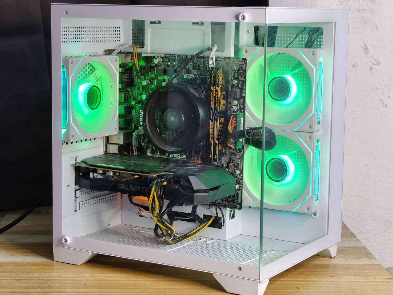 السلام عليكم 
تجميعة للبيع بمواصفات قوية و نظيفة مع ضمان حقيقي 🌟
💠GPU: Nvidia RTX 2060 6G Gigabyte
الكرت نظيف والحرارة 70ـنات تحت الضغط
💠CPU:  R5 3500 6C 6TH 
💠Cooler:  Ryzen cooler الأصلي 
💠M.B: A320m Asus Prime 
💠RAM: 16GB 8x2 ddr4 3200Mhz T.force TUF GAMING جديدة
💠STRG: m.2 SSD 256GB 
💠P.s: 600w aigo 
💠Case: Glass White case with 3xfan ARGB
WITH RGB Remont Control

ضمان الحاسبة اسبوع 
شرط الضمان تربط على UPS لحماية القطع 
السعر مناسب جدا 665 الف دينار (665,000) فقط
( كيس فقط بدون ملحقات )

تتوفر ملحقات بسعر جدا مناسب

📍الموقع بغداد مدينة الصدر قطاع 23
🚚 يوجد توصيل لجميع محافظات العراق 🇮🇶 
 هـ ***********  📞

