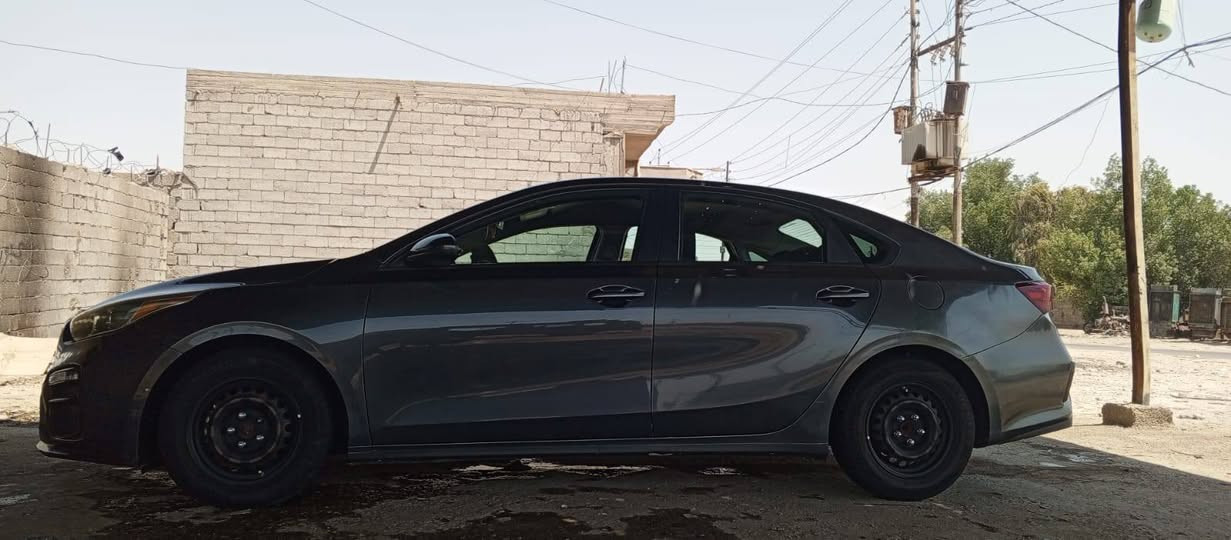 سلام عليكم فورتي للبيع موديل 2021السياره جاهزه من كلشي ما بيةة اي نقص حادث السياره بنيد بدل بلادي بدون دواخل وبدون ايرباك صور الحادث موضح في الصور رقم الهاتف ***********
