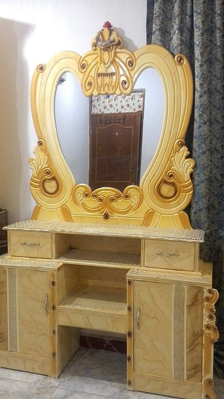 السلام عليكم ورحمة الله وبركاته مكلف بالنشر
غرفة اغشاب مكونه من 7 قطع
 منتوج عراقي وتصميمه كذالك
 مرتبه نضيفه مستخدمه قليل 
للاستفسار الاتصال او واتساب 
***********
