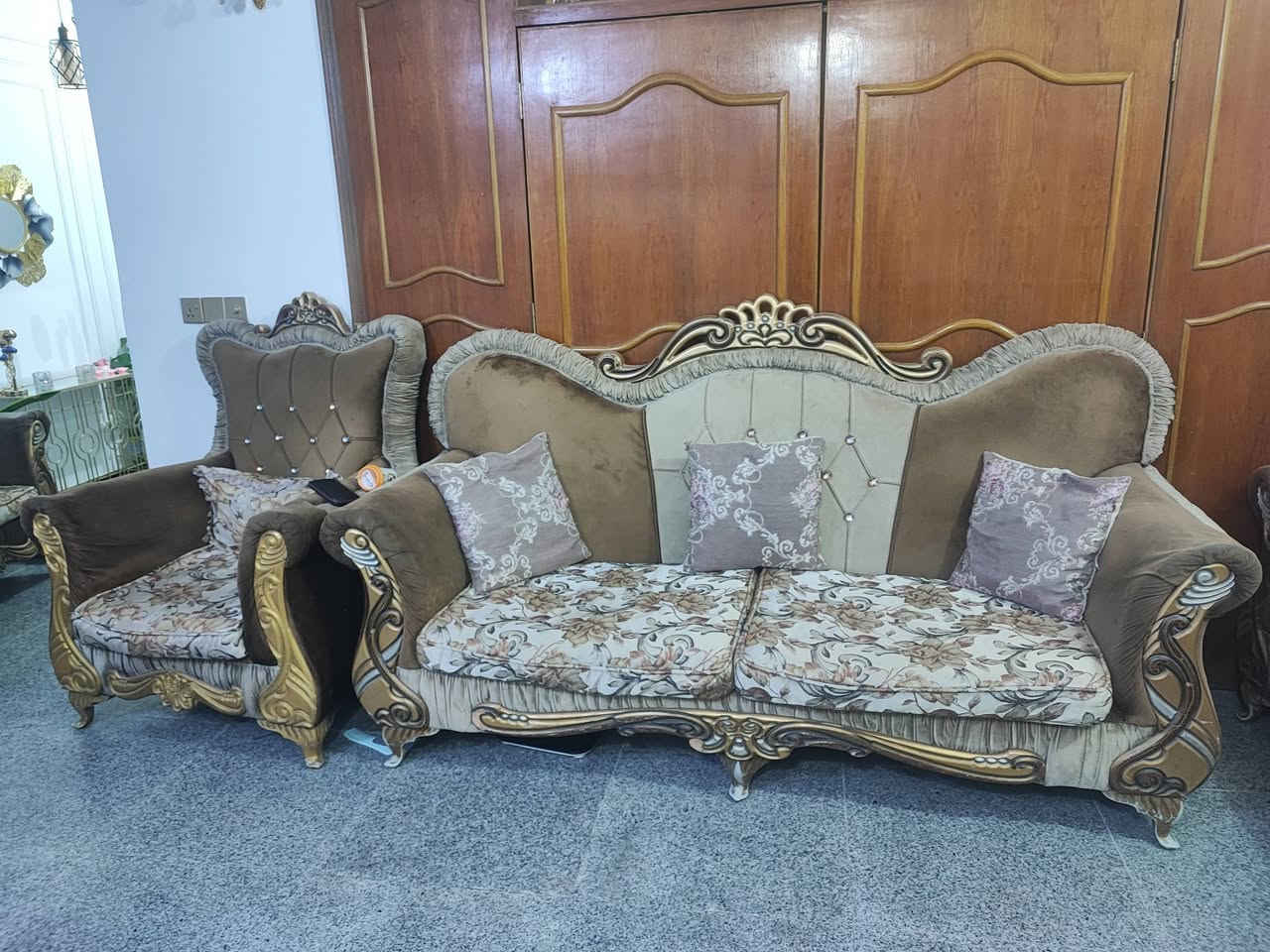 تخم كلاسك نضيف للبيع 
التخم يرادله فقط غسل ورافق صورة للتخم المغسول نضيف مو لونه اسود لا فقط غسل يرجع جديد عارضي ب200 الف وبي مجال بسيط 

راسل الصفحة او اتصل

 ***********

***********
