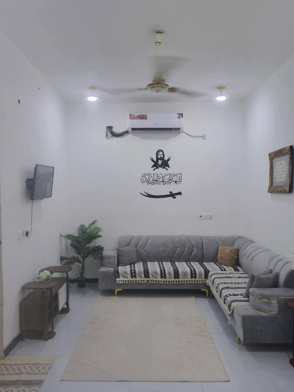 بيت مساحته 100 متر مربع
الواجه 8  ونزال 12 رباط ارضي سقف كونكريت مسلح  يحتوي علئ  غرفيتن منام + صاله
# مطبخ + دوانيه + صحيات داخلي وخارجي
البيت كامل  بناء جديد
سعرالعقار مع الاثاث... 75..
# العقار طابوزراعي عراقي تحويل بسم المشتري
الموقع عويسيان خريبط  
***********
