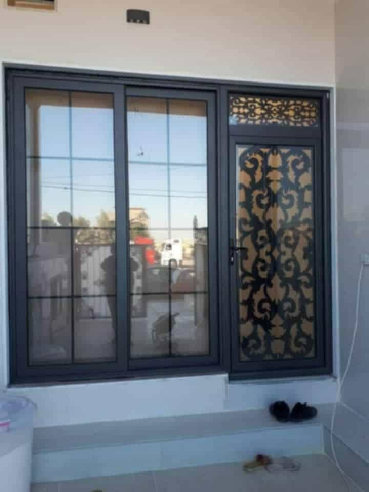 عرض خاص لي أصحاب المنازل
جميع أنواع الألمنيوم ول أبواب وشبابيك ومحجرات 
مقطع 4.5سعر المتر 38دولار 
مقطع 7.5معه مانع ذباب 48دولار 
مقطع 9.5معه مانع ذباب 55دولار 
أبواب حمامات معه جام مضلل 140دولار 
أبواب يطالي 200دولار 
***********.***********
