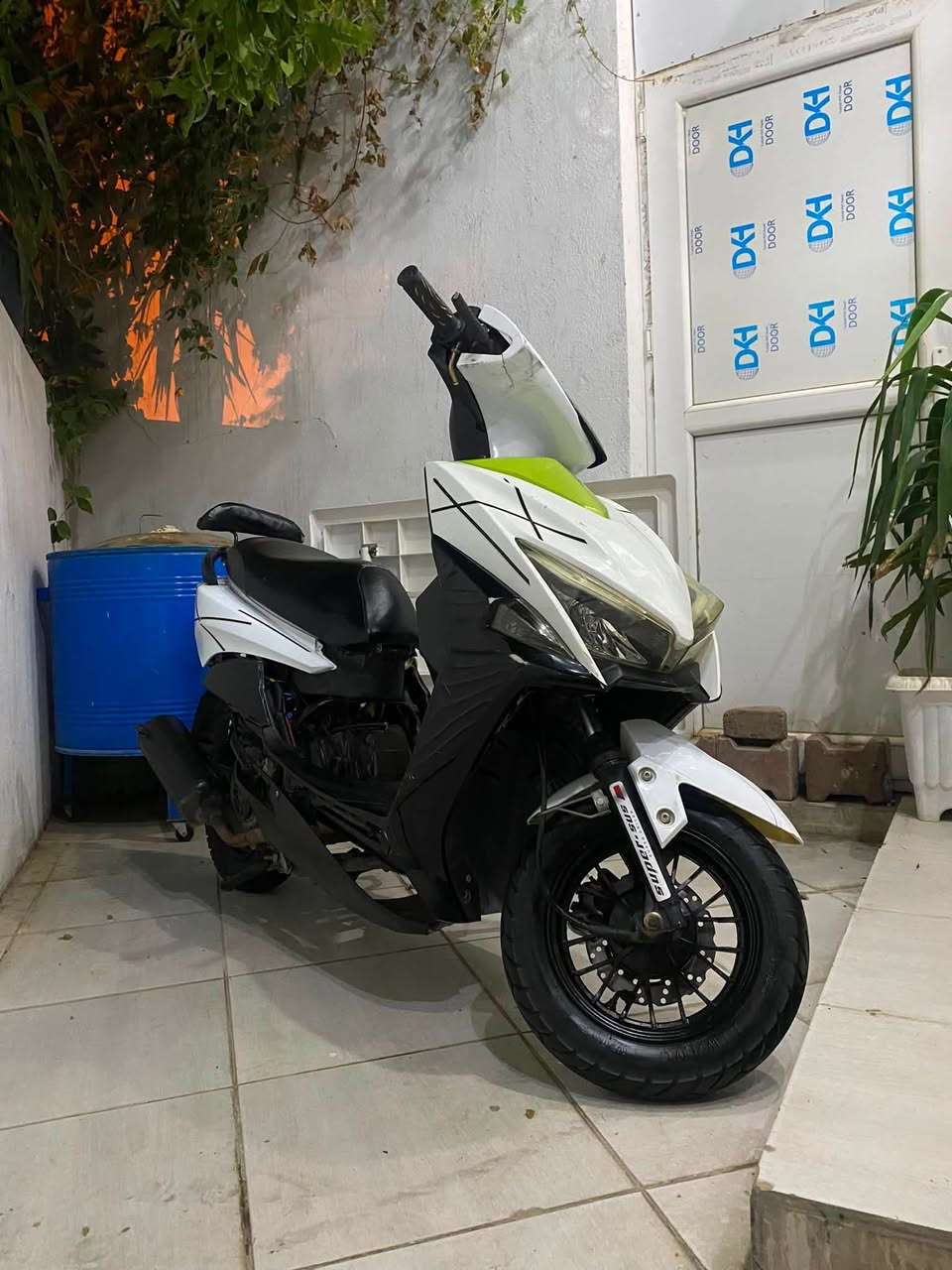 السلام عليكم للبيع ماكس FS موديل 2021 مكينه 125cc كهربائيات كلها شغاله لايت زنون عالي ناصي  بكلايت اشاير كله شغال مكينه كبس مامفتوحه شرط بدون تنقيص ودخان بريكات مضبوطه تايرات جديده وياله رياضي الدراجه مثل الصور واحلى بعد مكان الدراجه سليمانيه بكرجو السعر 330 الف وبيها مجال كلش بسيط حك الجيه للاتصال: 
أسيا *********** / واتساب فقط ***********
