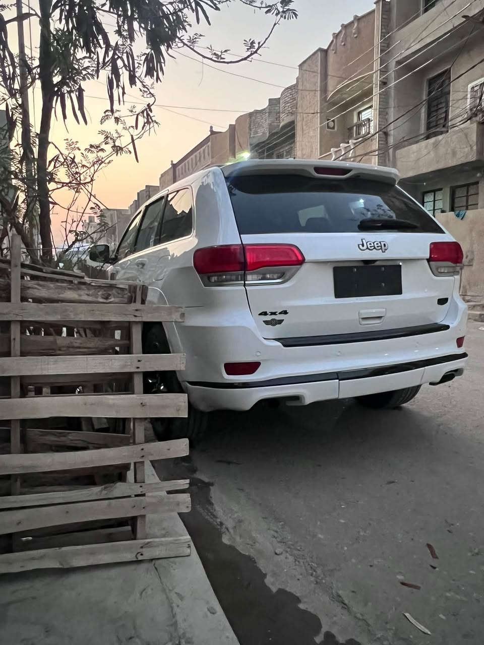 جيب سومات
موديل 20مرمزه 22 
مدفوع كمرك 
شرط 
السياره موصفاتها معروفه 
مكينه 8 سلندر 
بيها صبغ حزام بدون تكم وقناره اثر شخوط 
السعر 155 وبيها مجال ***********
