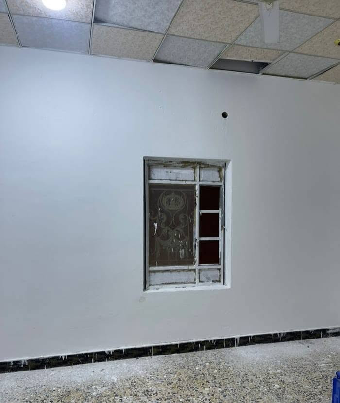 السلام عليكم 
(( شقه للايجار طابق اول درج معزول )) 
العنوان / الجمعيات / قرب دائرة الرعاية 
التفاصيل / هول / غرفتين منام كبيره / مطبخ / صحيات 
للايجار مقابل 425.000 وقابل للتفاوض 
يوجد كذالك منازل وشقق للايجار في كافة مناطق البصره 
للتواصل والاستفسار ***********
