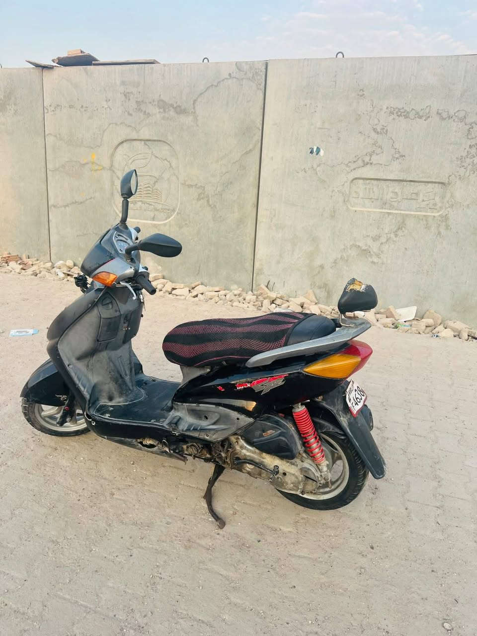 السلام عليكم دراجه سكنز  للبيع شغاله كلهه نقصهه بس سلف مكسور تظرب  هندر نكره وحده تشتغل مكينه ناعمه مكاني المحمودية السعر ٣٥٠ ***********
