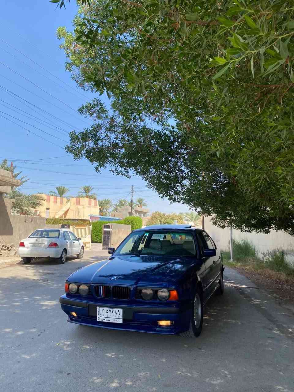 السلام عليكم للبيع
بي ام 1992 525i اصل وفصل
مسكر فانوس 
فول مواصفات 
داخل اوفوايت دبل ايرباك دبل جكمجة بجم عريض فتحة جام كهرباء السيارة كلها ام 
تبريد ثلج 
مكينة وكير كفالة 
السيارة جاهزة بدون نقص
رقم بغداد تحويل مباشر 
مكان بغداد 
السعر 53 
***********
