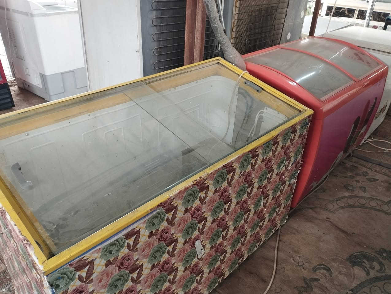 ثلاجة • بدون تفاصيل
