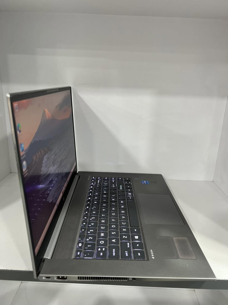 HP زدبوك G8 • شاشة 4K • i7-11800H