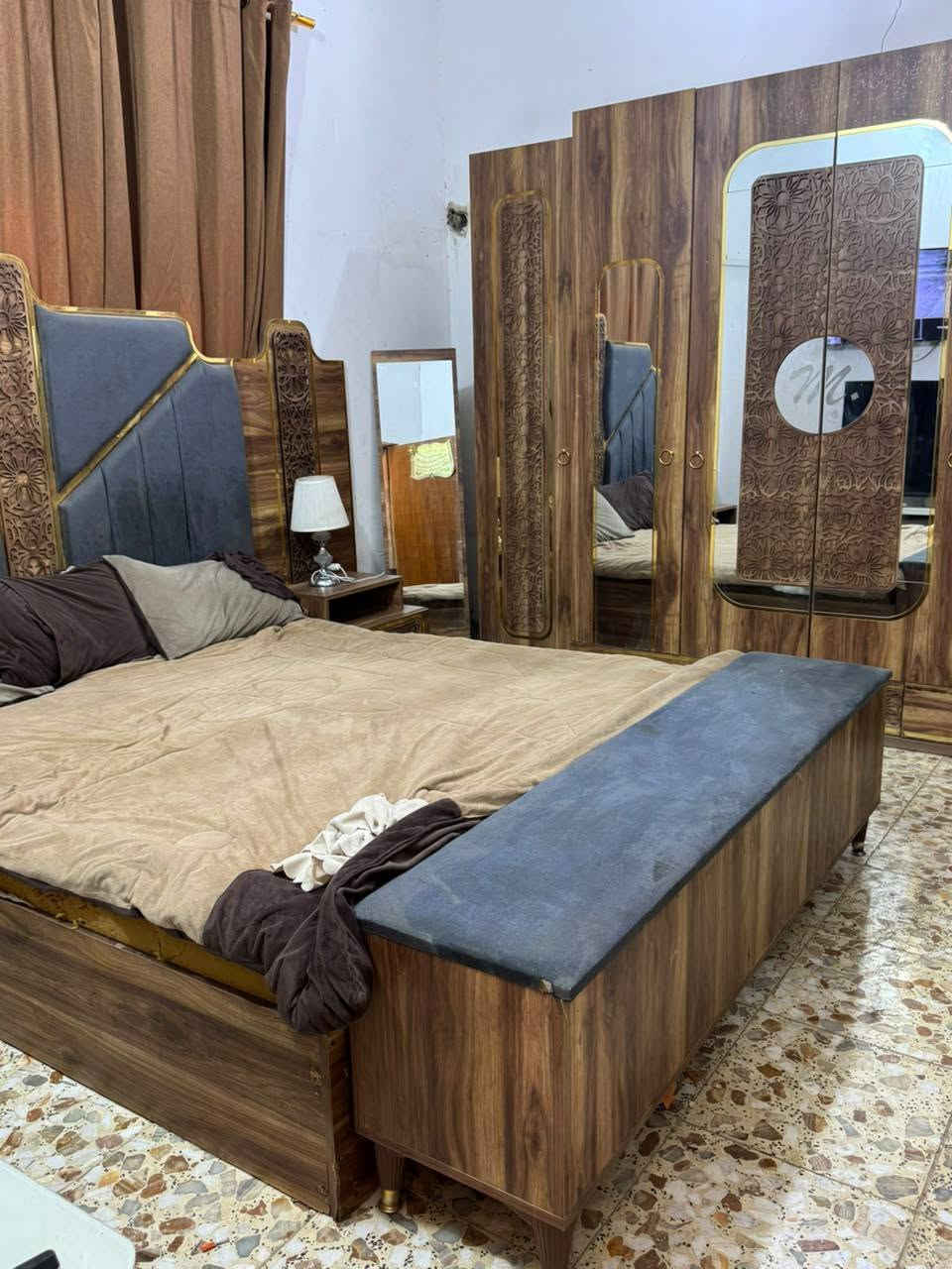 غرفه نظام ابواب 6 باب تركي نظيفه بدون ضرر السعر 750 وبيه مجال قليل مكان بابل قرب العاب المدهش م ***********
