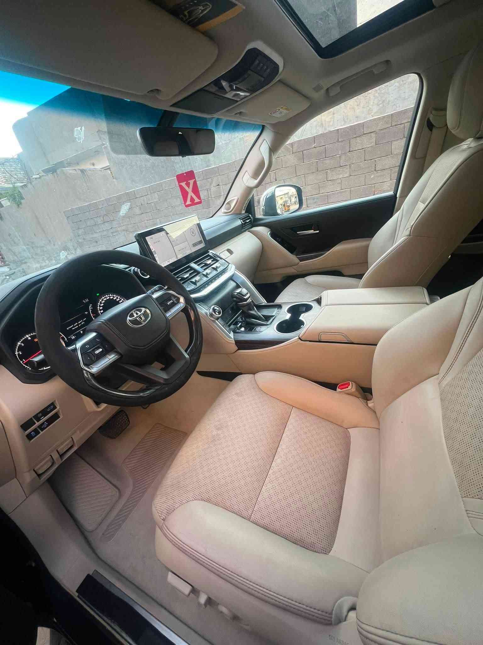 السلام عليكم 
تويوتا لاندكروز 2023 V.X LIMITED باب اول SAS مكفولة كفالة عامة 
ماشي 40.000KM
المواصفات :
بصمة 
فتحة
بردة خلفية 
فول تحكم ستيرن 
كراسي كهربائي 
‎كراسي خلفية كهرباء + تبريد 
كراسي امامية تدفئة تبريد +كهرباء+ ميموري 
‎ لايت امامي 3 عدسات
شاحن لاسلكي
شاشة كبيرة
شاشات خلفية 
‎فتحة سقف بصمة 
‎تعديل مسار 
‎سماعات JBL
‎دشبول ديجيتل 
اوتو هولد
‎سايد بريك دكمة
‎ستوب لايت ليد
وبعد هواي مواصفات
السعر 675 ورقة
هـ *********** 
مكاني بغداد
