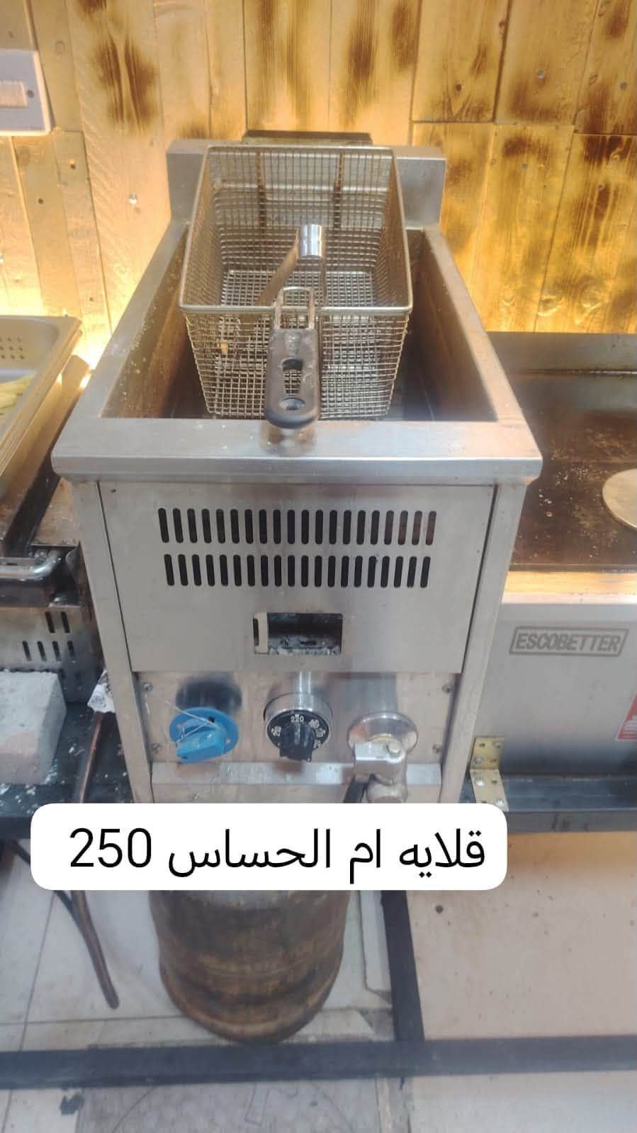 غراض مطعم للبيع للأتصال والأستفسار الاتصال على الرقم ***********

نص مكتوب في الصور:
- ميز عدد اثنين 300
- حمايه مال تمن ومرق ب 15
- کابسه 150
- 150 دكت زائد ساحبه
- ميز خشبي زائد كراسي 40
- حمايه 250
- قلايه ام الحساس 250
- كريل بركر جديد قفل 250
- ميز عدد اثنين معه كراسي 75