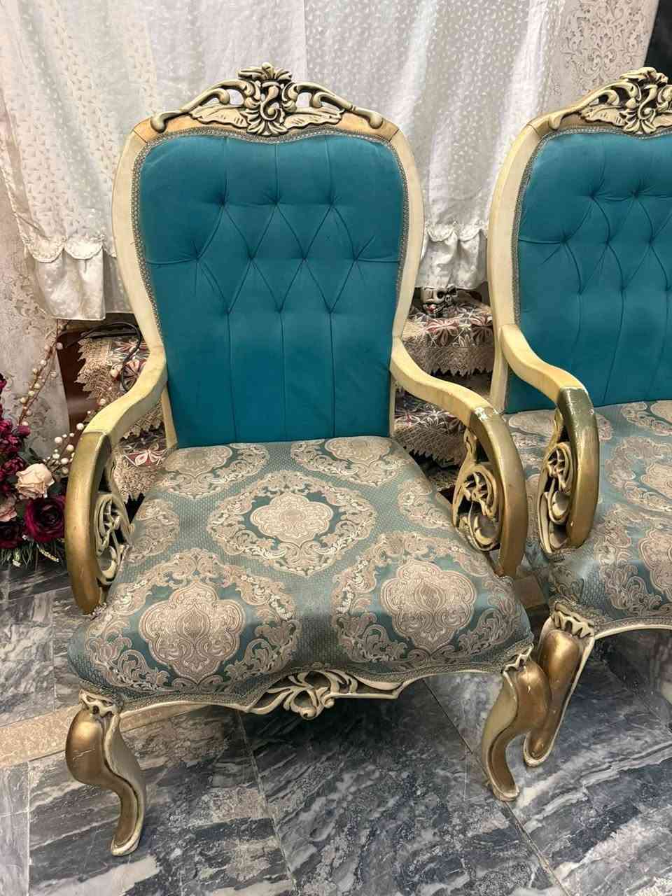 السلام عليكم
عدي تخمين قنفات  عشر مقاعد مليون وثاني هم عشر مقاعد  ٥٠٠
 نظيف جدا مع سيت طبلات واحدة كبيرة واثنان واسط
العنوان بغداد شارع فلسطين للاستفسار 
هاتف ‭***********
